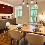 Family Friendly - - Free Private Parking, Jura Coffeemaschine, Smart Tv, Wifi, Heated Floor *