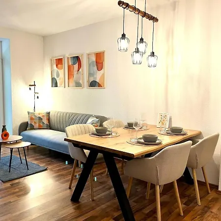 Family Friendly - - Free Private Parking, Jura Coffeemaschine, Smart Tv, Wifi, Heated Floor Apartmán
