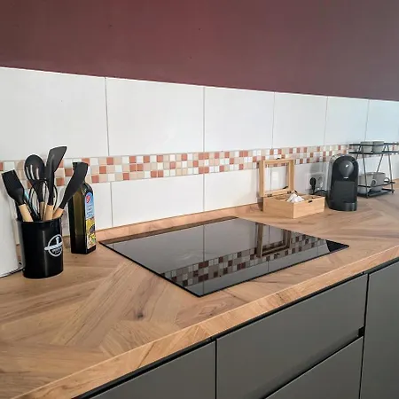 Family Friendly - - Free Private Parking, Jura Coffeemaschine, Smart Tv, Wifi, Heated Floor