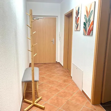 Family Friendly - - Free Private Parking, Jura Coffeemaschine, Smart Tv, Wifi, Heated Floor Apartmán Chemnitz (Saská Kamenice)