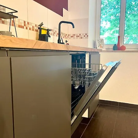 Family Friendly - - Free Private Parking, Jura Coffeemaschine, Smart Tv, Wifi, Heated Floor Apartmán Chemnitz (Saská Kamenice)
