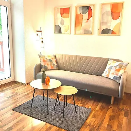 Family Friendly - - Free Private Parking, Jura Coffeemaschine, Smart Tv, Wifi, Heated Floor Apartmán Chemnitz (Saská Kamenice)