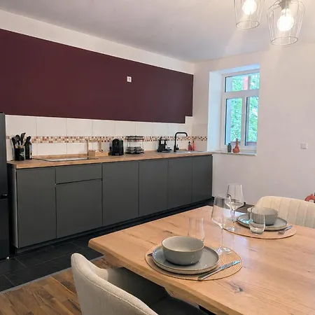 Family Friendly - - Free Private Parking, Jura Coffeemaschine, Smart Tv, Wifi, Heated Floor Chemnitz (Saská Kamenice)