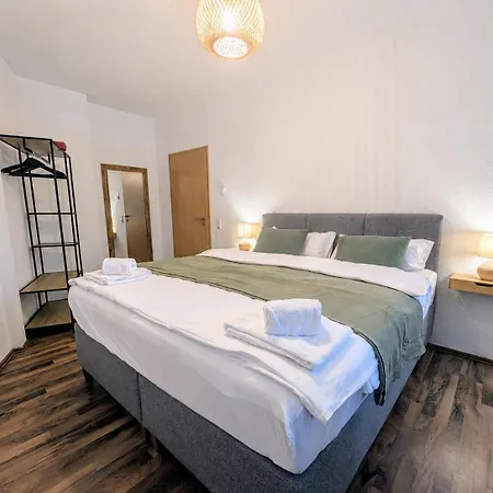 Family Friendly - - Free Private Parking, Jura Coffeemaschine, Smart Tv, Wifi, Heated Floor *