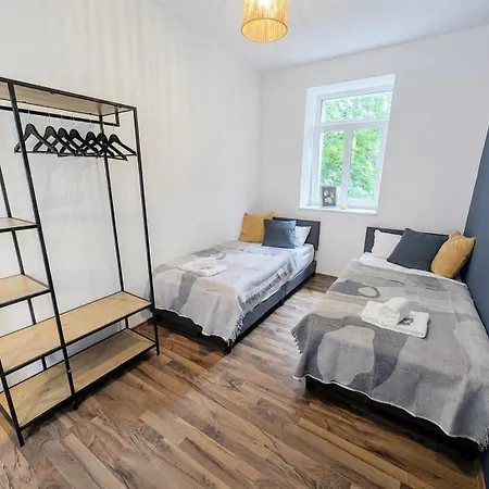 Apartmán Family Friendly - - Free Private Parking, Jura Coffeemaschine, Smart Tv, Wifi, Heated Floor