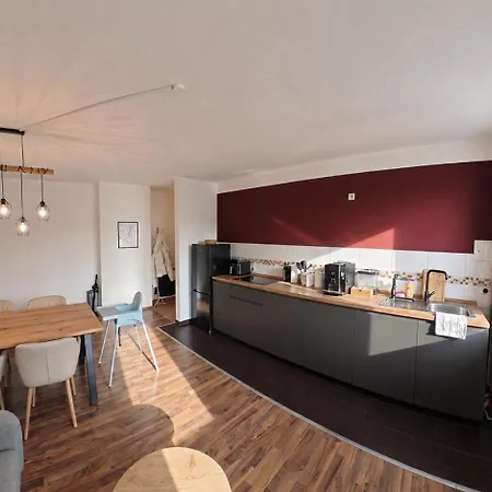 Family Friendly - - Free Private Parking, Jura Coffeemaschine, Smart Tv, Wifi, Heated Floor Apartmán
