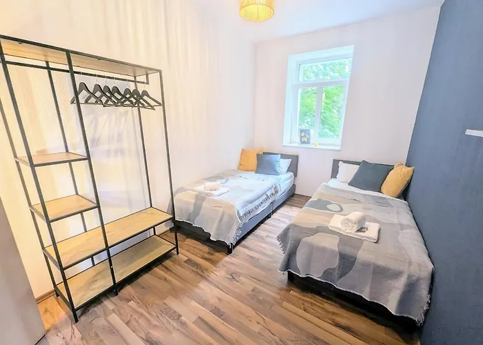 Family Friendly - - Free Private Parking, Jura Coffeemaschine, Smart Tv, Wifi, Heated Floor Apartment