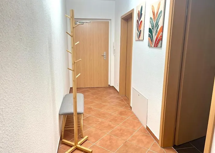 Family Friendly - - Free Private Parking, Jura Coffeemaschine, Smart Tv, Wifi, Heated Floor Apartment Chemnitz