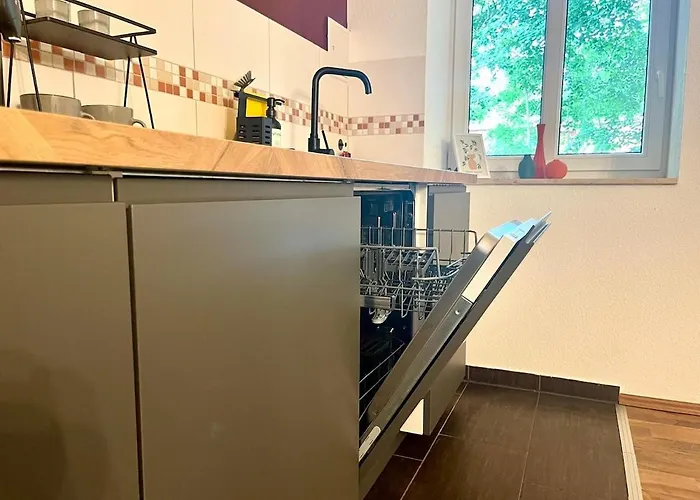 Family Friendly - - Free Private Parking, Jura Coffeemaschine, Smart Tv, Wifi, Heated Floor Apartment Chemnitz