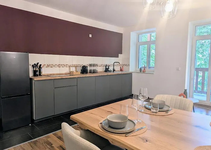 Apartment Family Friendly - - Free Private Parking, Jura Coffeemaschine, Smart Tv, Wifi, Heated Floor *