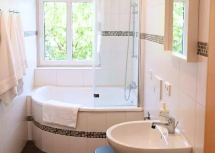 Family Friendly - - Free Private Parking, Jura Coffeemaschine, Smart Tv, Wifi, Heated Floor *